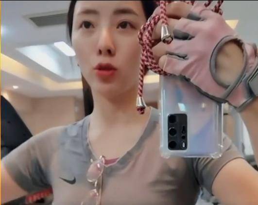 棉花事件过去仅2个月,澳籍许秀中“投诚”中国籍明星印证HM预言