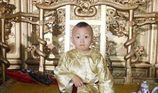 他就是雍正皇帝的第六个儿子,第十个孩子——弘曕,他的哥哥就是著名的