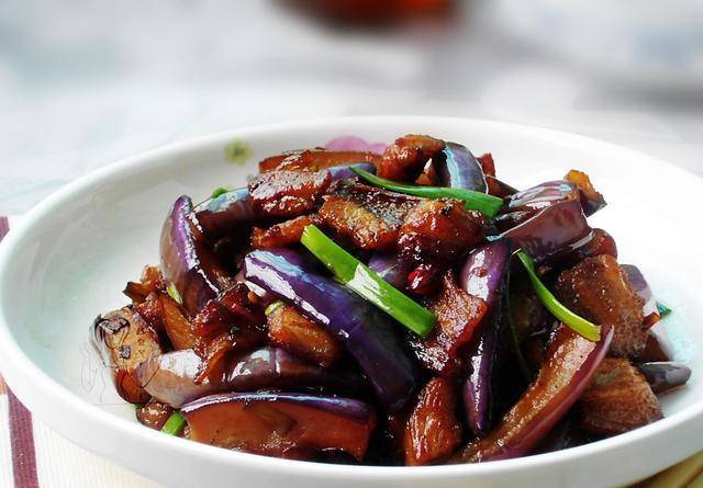 如何炒茄子和辣椒 4de0fb915f404233bf45e5e0c42eb112.jpeg