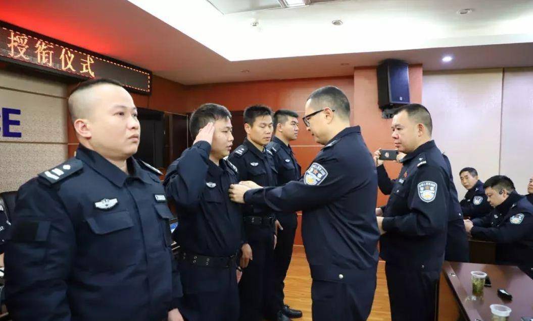 协警招聘条件_5800 元参加协警培训最后变保安 街头海报招聘别轻信(5)