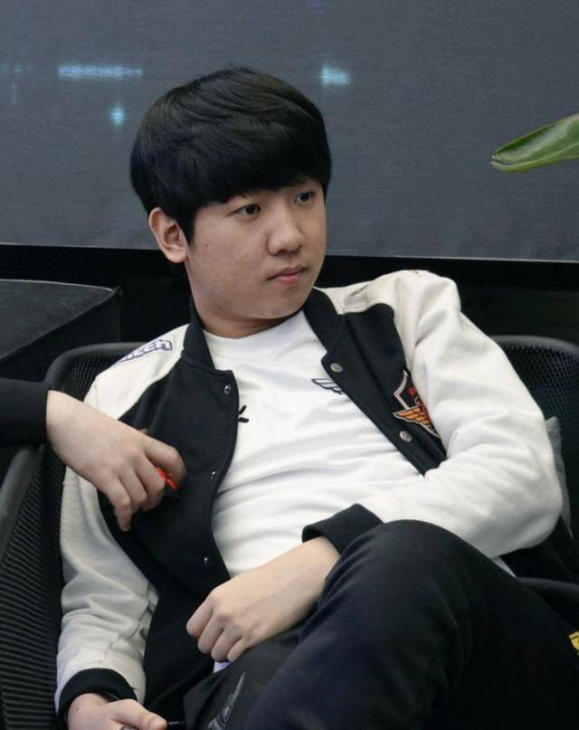 msi决赛后媒体采访可汗缺席今年不会是打职业的最后一年吧