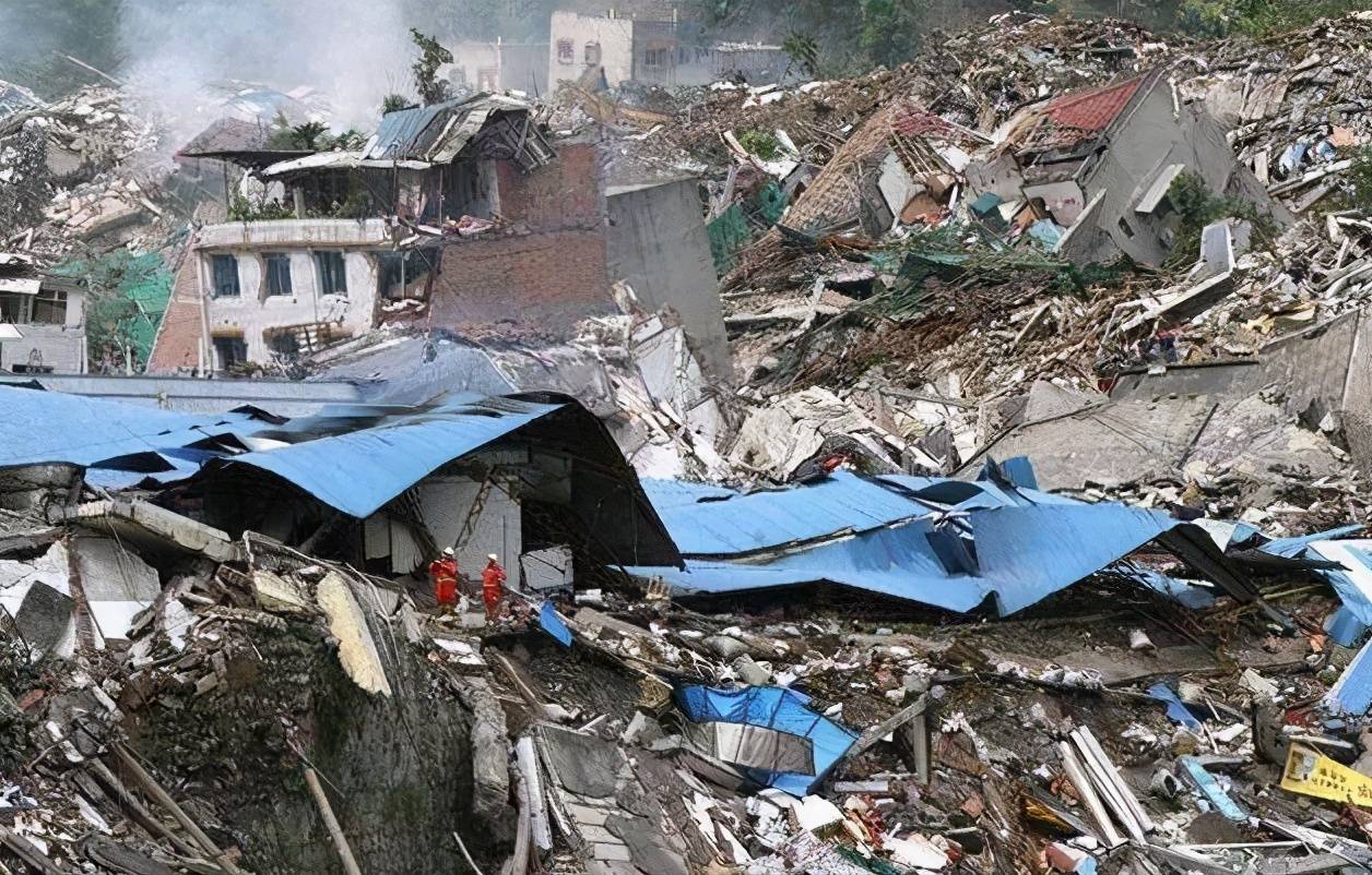 13年前,汶川大地震,"范跑跑"丢下学生,错了吗?