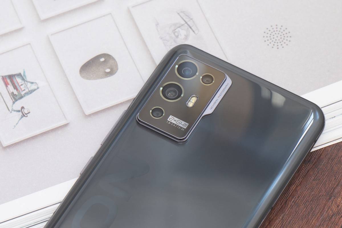 万像素的索尼imx682镜头和6400万像素的120度超广角镜头的双主摄设计