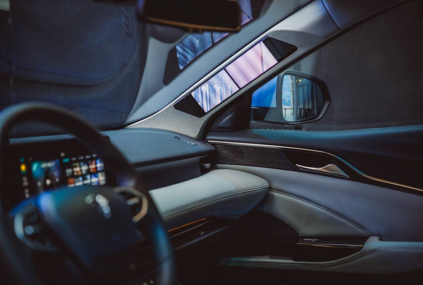 汽车两侧的盲区那么大 为什么汽车的a柱不做成透明的 车企