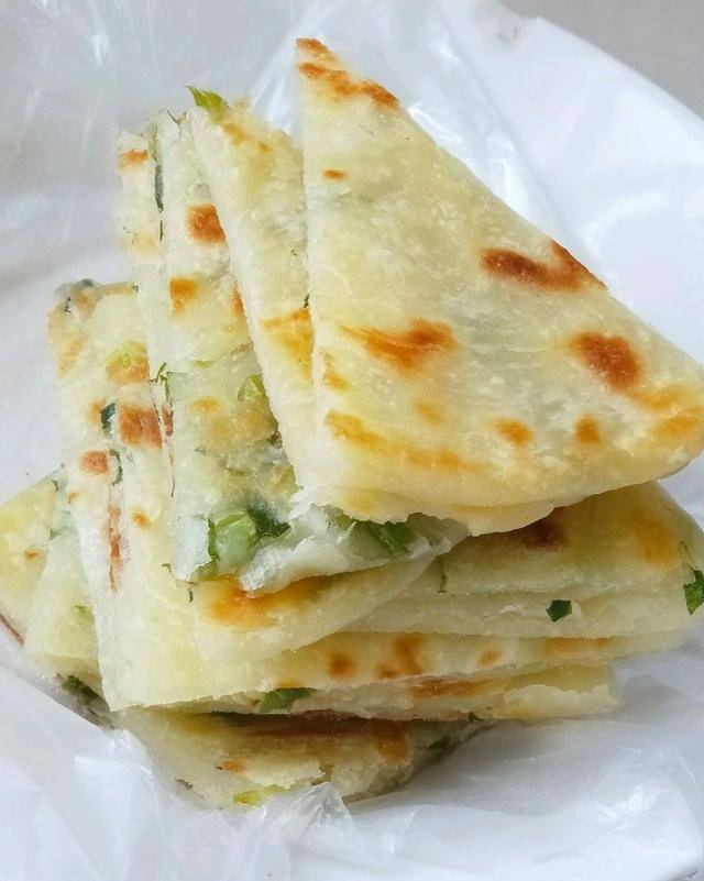 原创家庭版葱油饼揉面加水有妙招猪油不能少