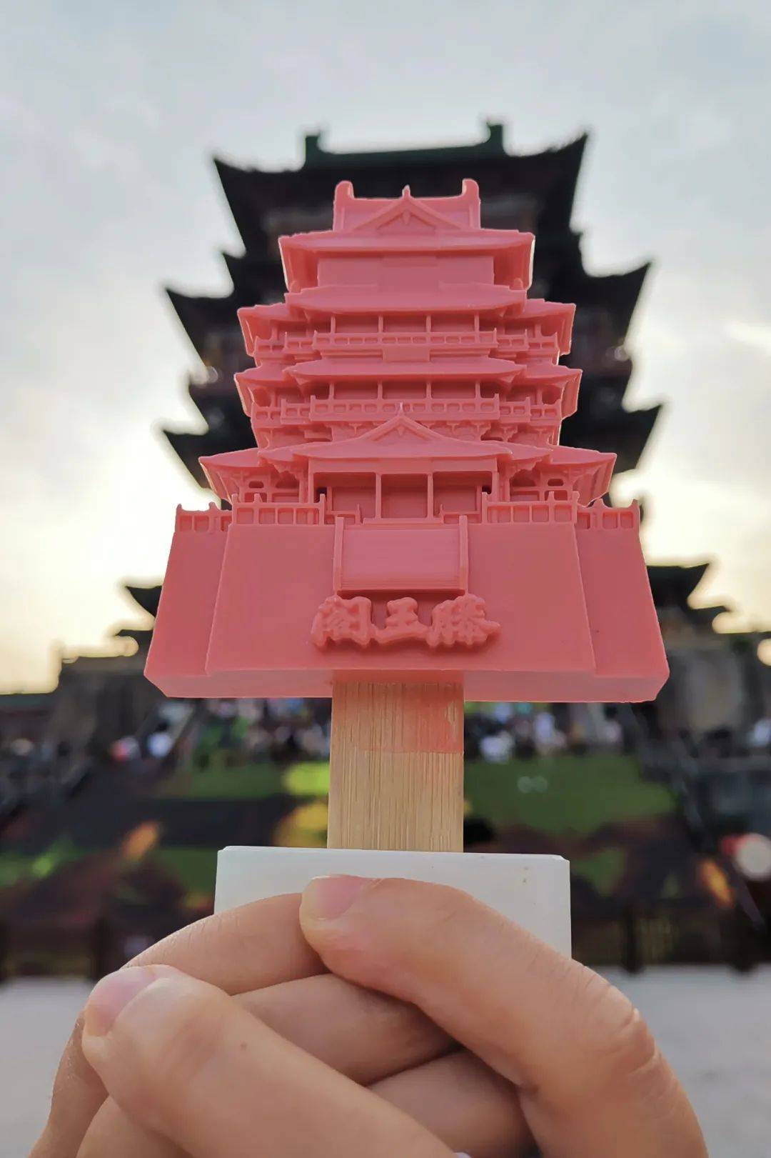 敦煌莫高窟九层楼,苏州云岩寺塔,沈阳故宫等建筑造型的文创雪糕,恨不