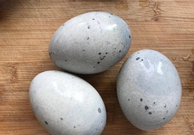 松花蛋怎么挑选 怎么吃 教你小经验 好吃又开胃 时候