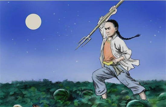 项圈,手里拿捏着一柄钢叉,当偷瓜的猹出现的时候,闰土就是奋力地向它