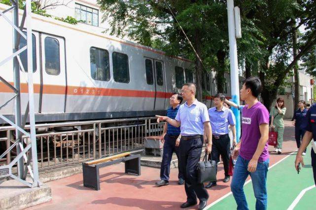 广州市交通技师学院一行前往广州铁路职业技术学院学习交流