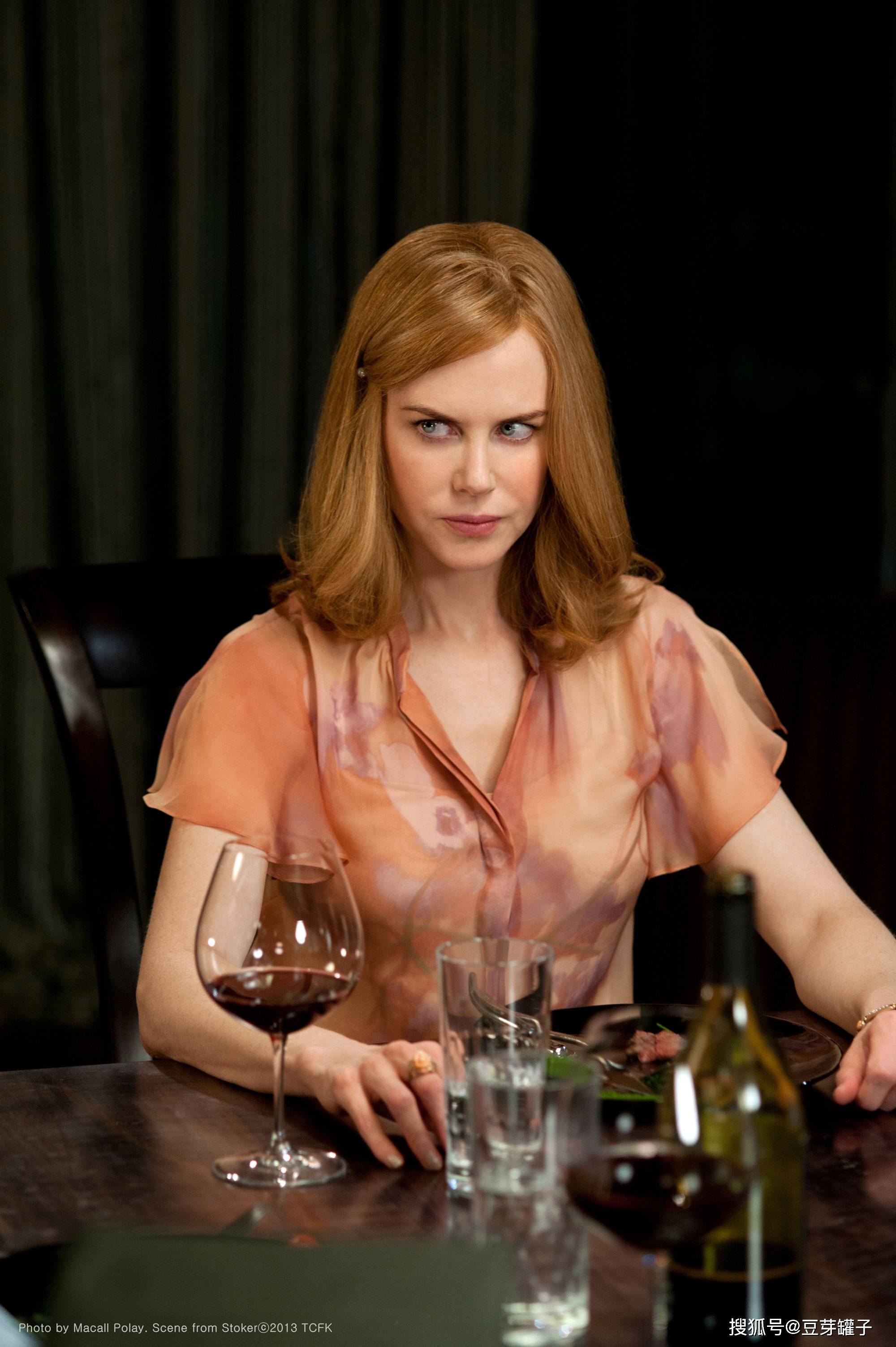 限制级电影《斯托克》:惊悚,乱伦让人喘不过气,绝赞的暴力美学