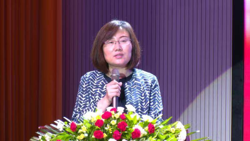 赵少莲首先向受到表彰的家庭表示热烈的祝贺,向广大妇女同胞表示诚挚