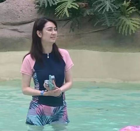 洪欣蔡少芬素颜出门,二人街头疑吵架分开走