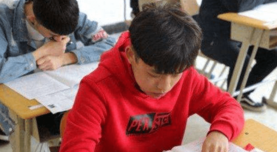 怎么才能快速变白学生党 16473957af1545bf84d353ceaf842508.png