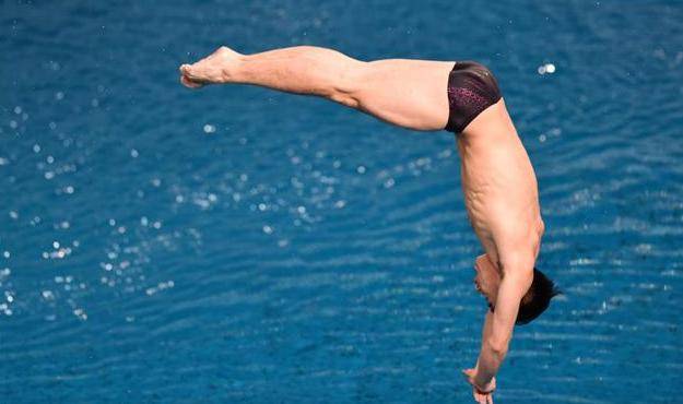 bsport体育男子跳水运动员被要求只能穿三角裤为何不能选四角裤？(图1)