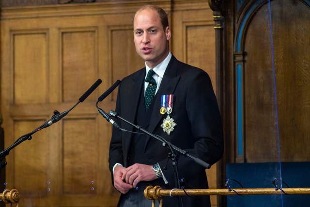 凯特粉裙践诺超暖心,威廉两胜妻子好得意_米拉·斯奈登