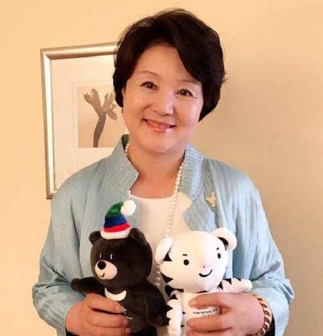 韩国夫人金正淑贤内助不是羁绊丈夫就是我的理想