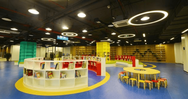 南明区图书馆来自宏立城集团为人们创造的心灵港湾