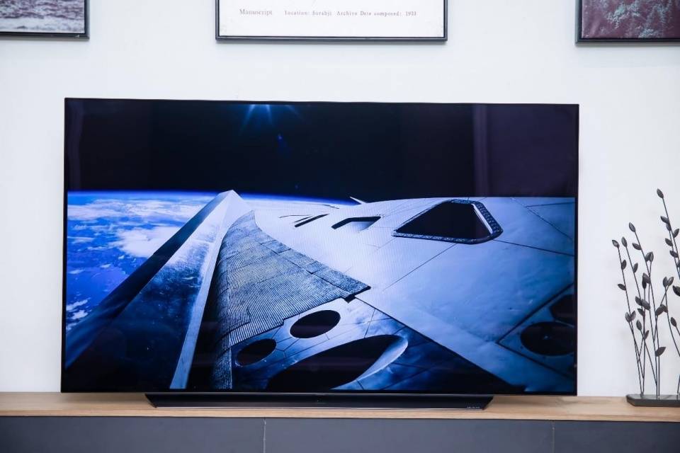 电视能玩出什么"花样"?lg oled c1 给你答案