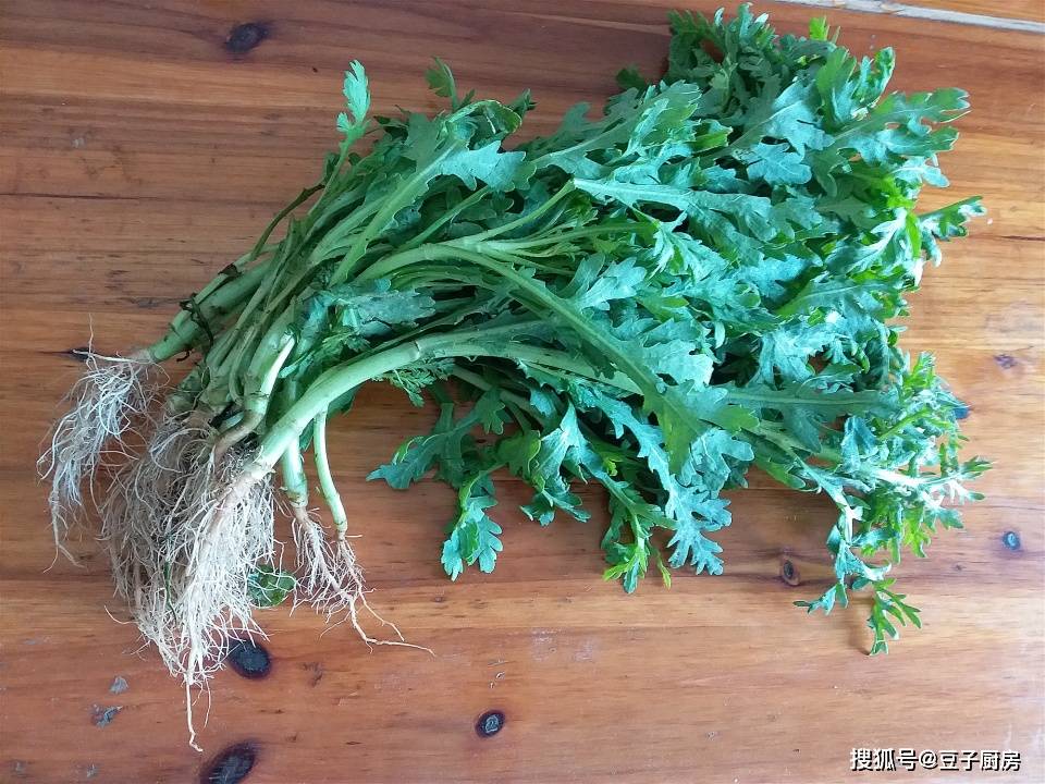 天然"安眠药"找到,健脾调胃养心安神,常吃睡得香,一觉到天亮_茼蒿