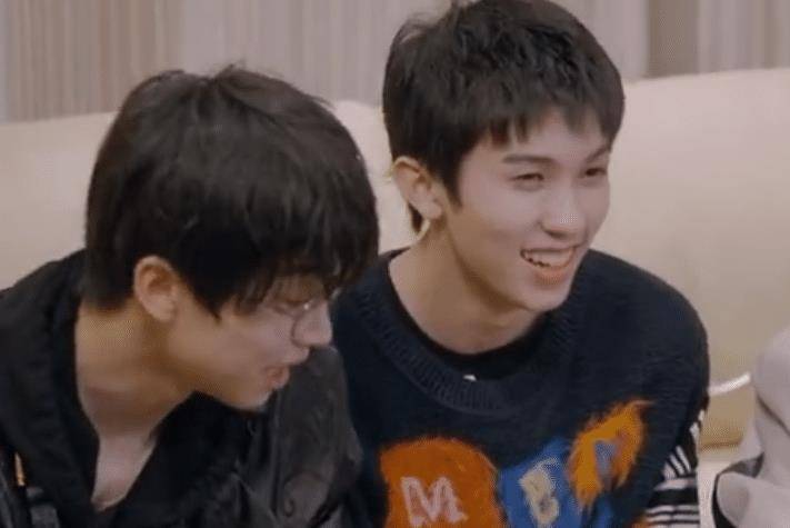 into1合宿真实情况曝光,"暴风周宇"上线,宿舍环境堪比《密逃》_刘宇