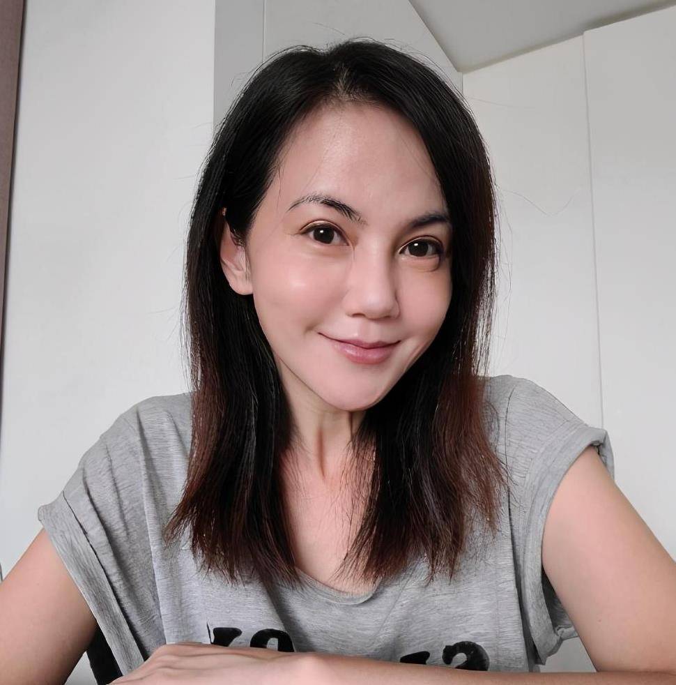 知名演员简沛恩都是后者,"一朝被蛇咬十年怕井绳"说得就是她这样的