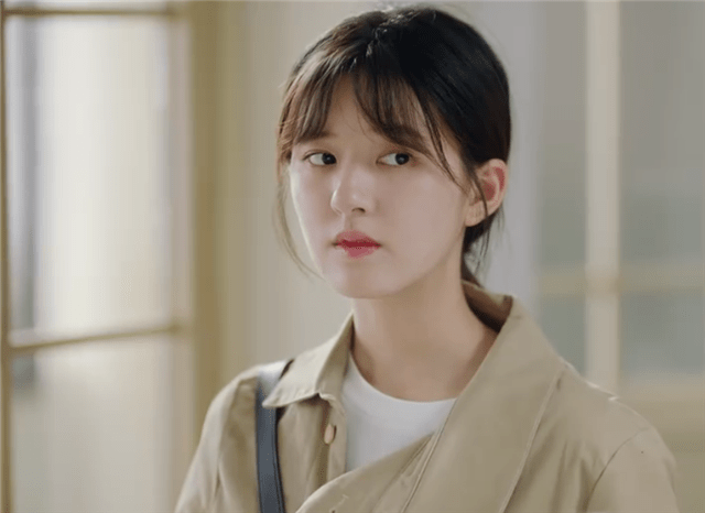 《一不小心捡到爱》凌越开车掉入大海,安心骑电动车再次撞上凌越_南希