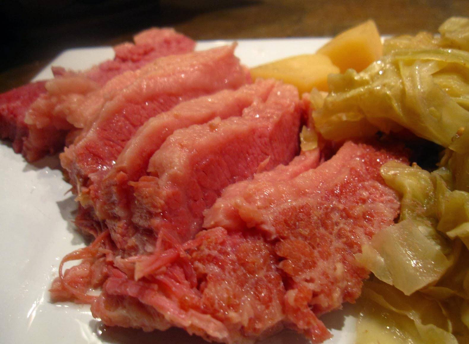 美式新年料理 慢炖高丽菜牛肉 食用