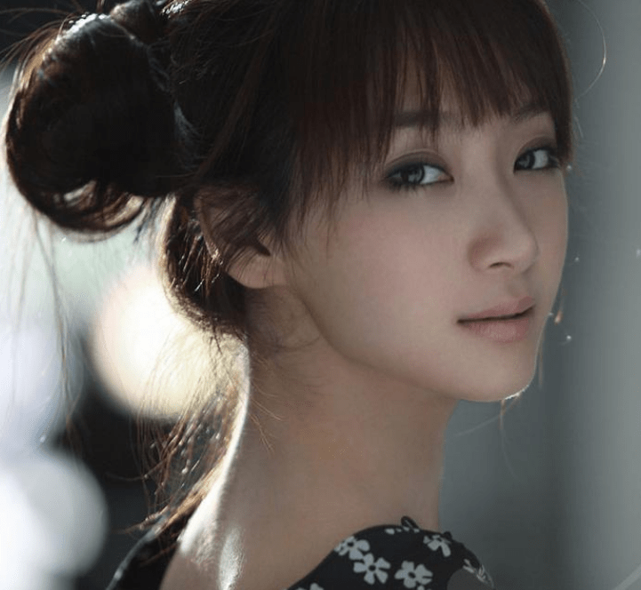 可是"爱新觉罗·启星"却坚持不演清宫戏,她这么做的原因是不想凭借让