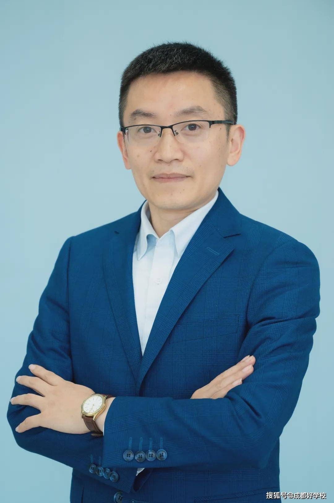 巴德美际学校中学校长助理李明勇任教20年,从事学校管理17年.