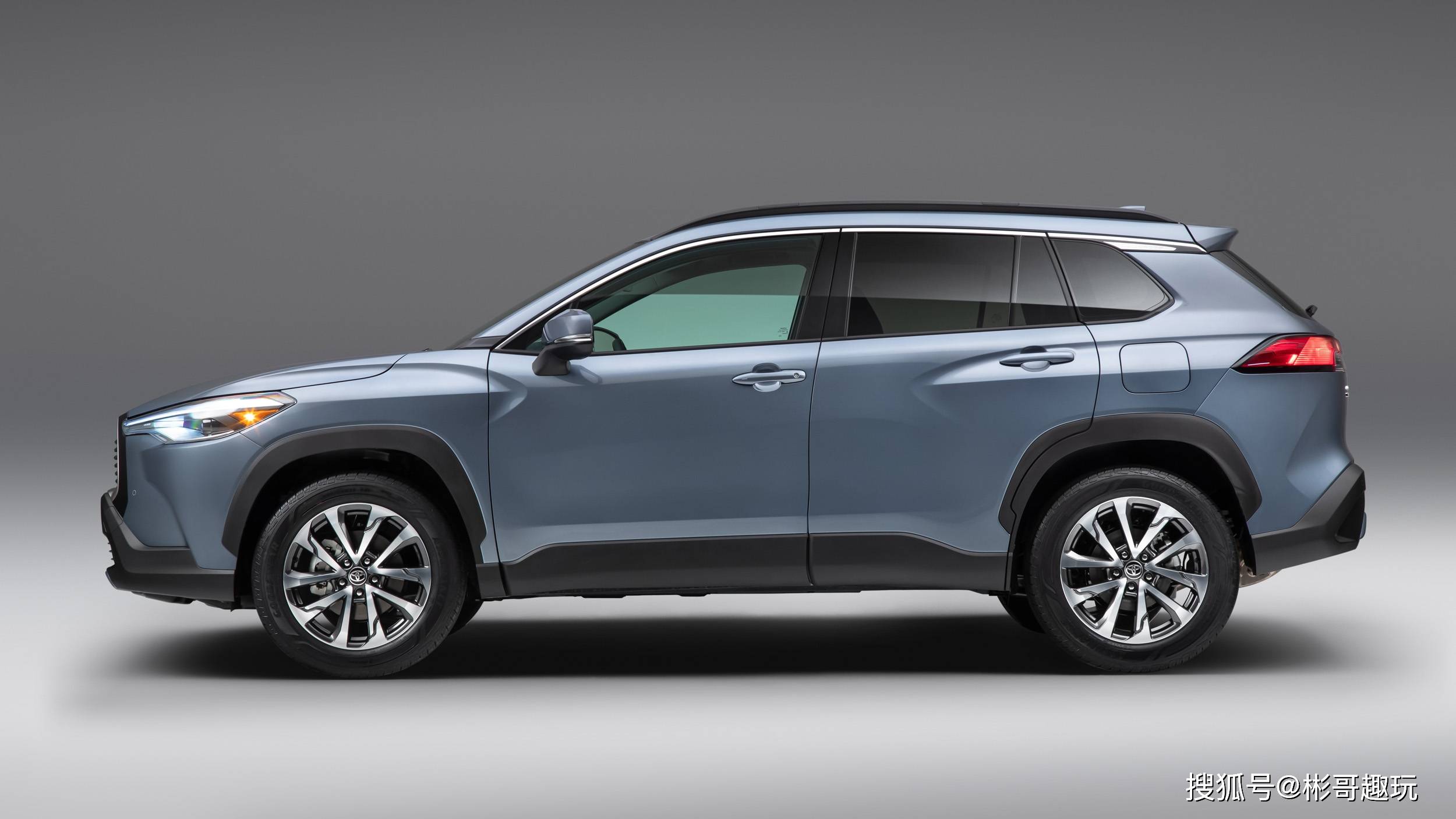 2022款卡罗拉cross官方图曝光填补了chr和rav4之间小型suv空白