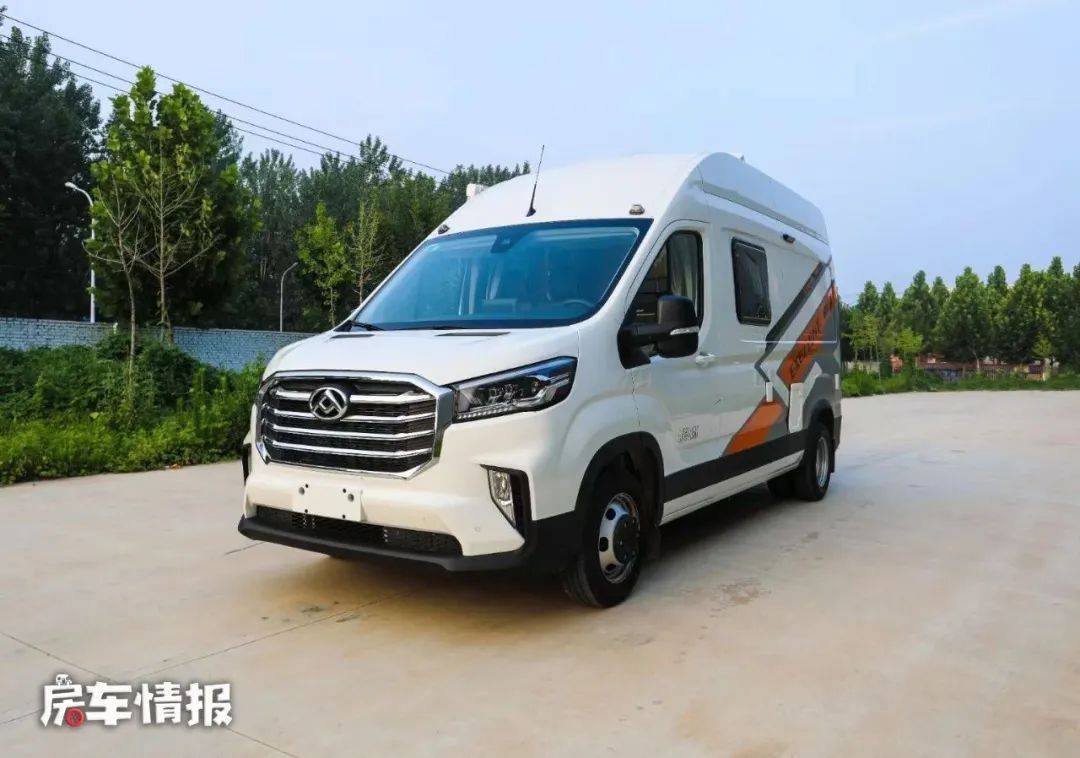 景宴v90房车来了外观时尚深得上班族喜爱年轻小两口玩挺自在