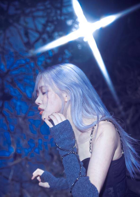 极具辨识度的嗓音第一位,首先想到的是blackpink的主唱朴彩英(rosie)