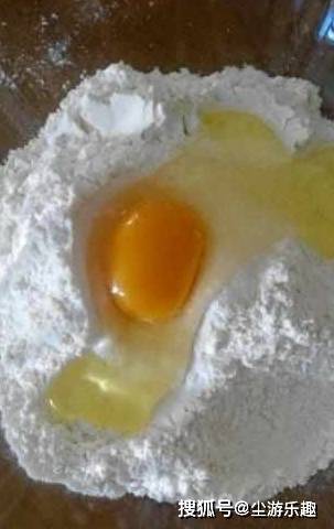 葱花饼好吃的做法 不用发面 开水一烫 层层酥脆 想做失败都难 葱油饼