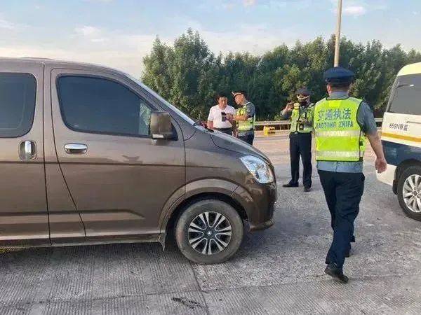 不仅拥有全国性的网约车经营许可证及庆云当地的《网络预约出租汽车