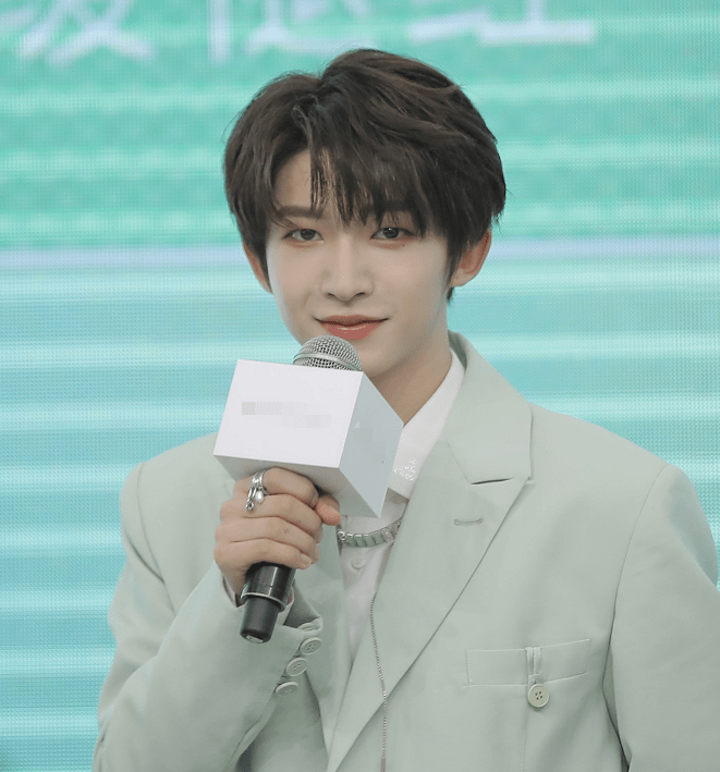 原创c位出道刘宇出席活动却无人捧场是流量的虚假繁荣