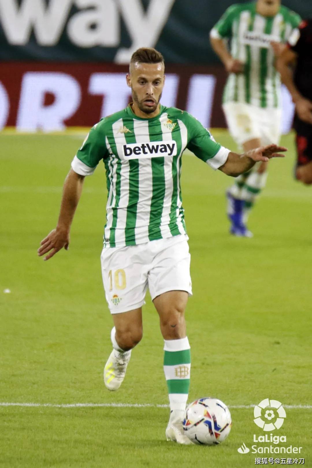 西甲赛季最佳阵容中场篇进攻防守一手抓射传抢截全能侠