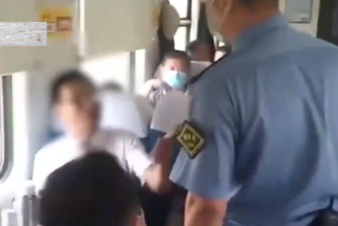 65岁男子列车上大声喧哗 无视列车长劝说 扬言 我有的是钱 影响