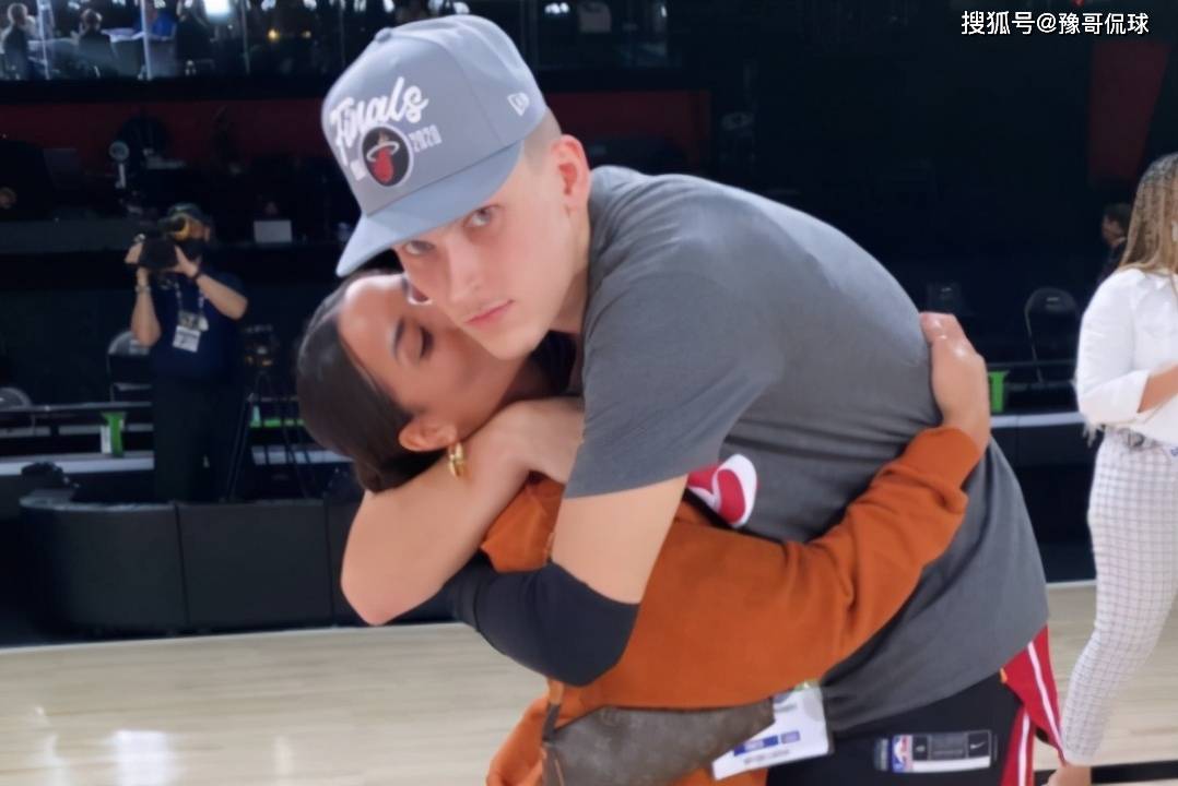希罗晒女友孕照,哈登43秒受伤,热火不后悔!
