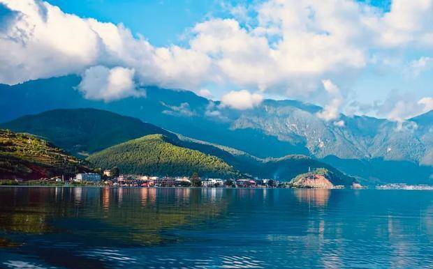 中国最美风景自驾游路线 27cb36816c9945a08a3e507f3ebe2cf4.jpeg