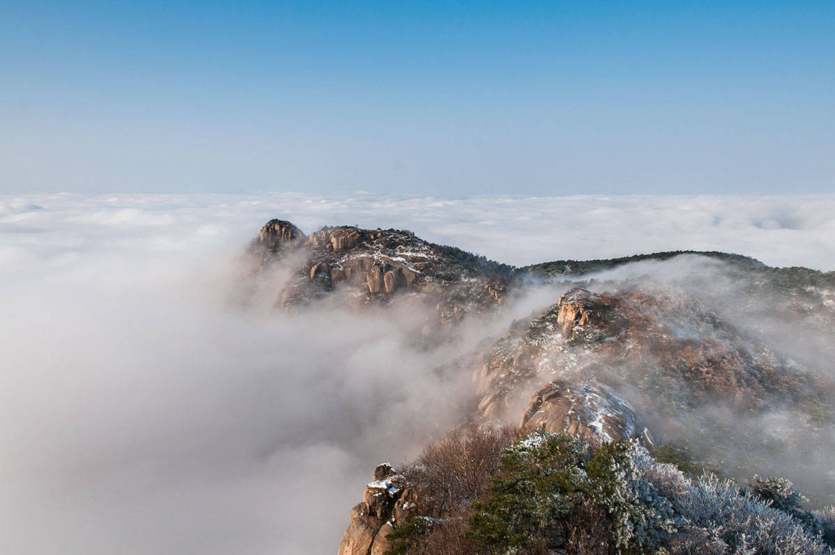 原创山东省四大高山之一呈东西走向主峰海拔11083米