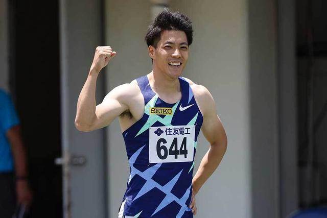 决赛中,山县亮太一马当先,领先领道的多田修平,冲过终点线后,计时器