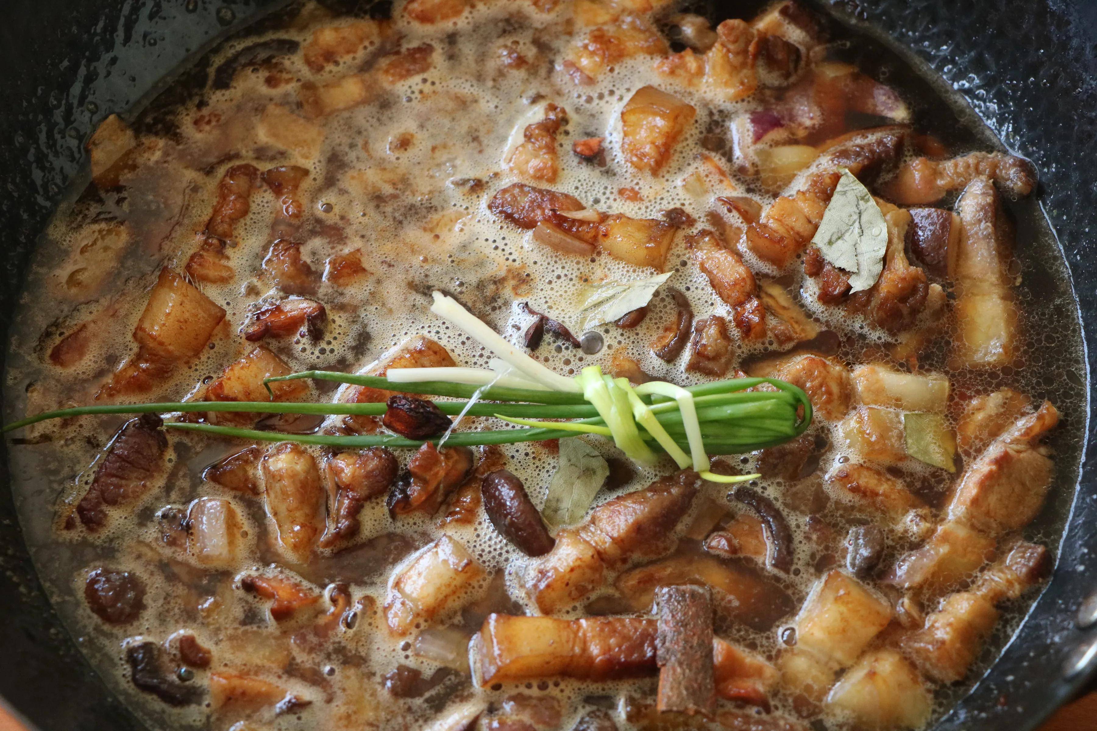 夏天五花肉要这样吃,简单卤上一锅,汤汁拌米饭超级过瘾好吃