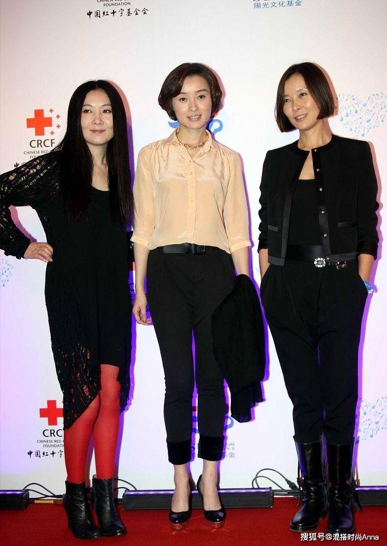 吴越与柯蓝同框一个76年一个72年仅差4岁却不像同龄人