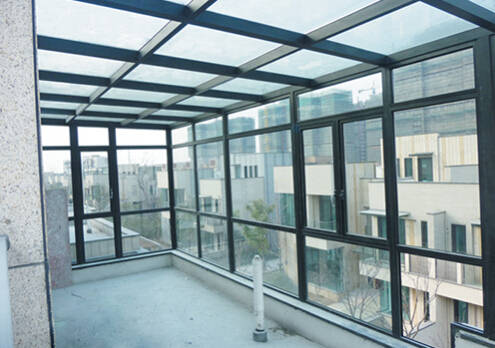 铝合金窗是最初取代钢窗的产品,普通的铝合金推拉窗以铝合金为主要