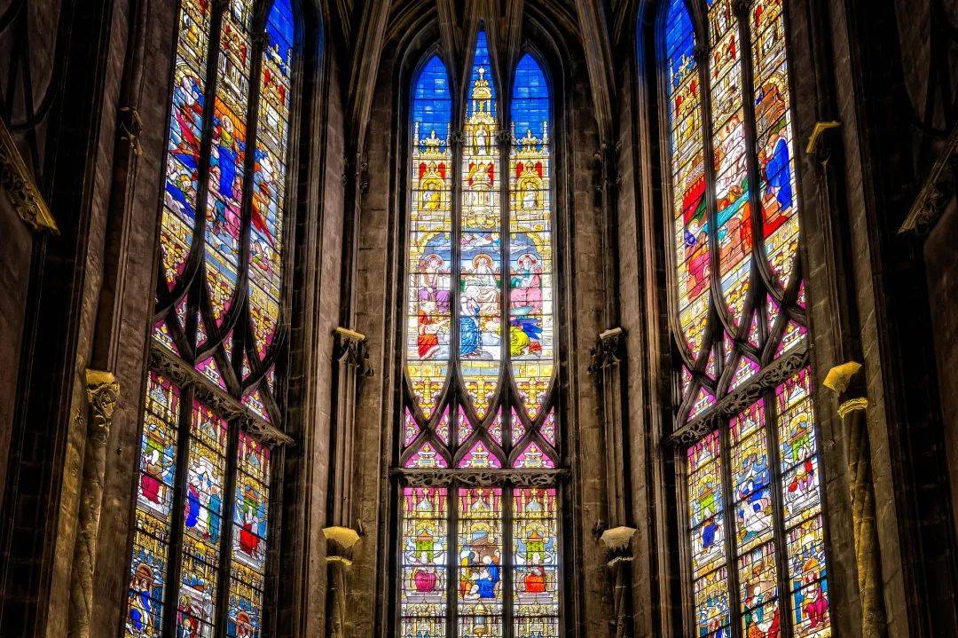 惊呼斑斓瑰丽这种的教堂玻璃你见过吗