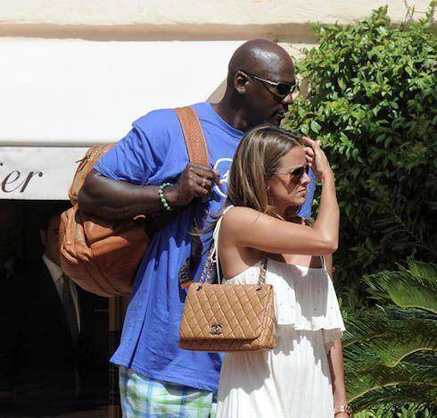 乔丹娇妻颜值超高乔丹曾为她做手术如今一家四口生活幸福