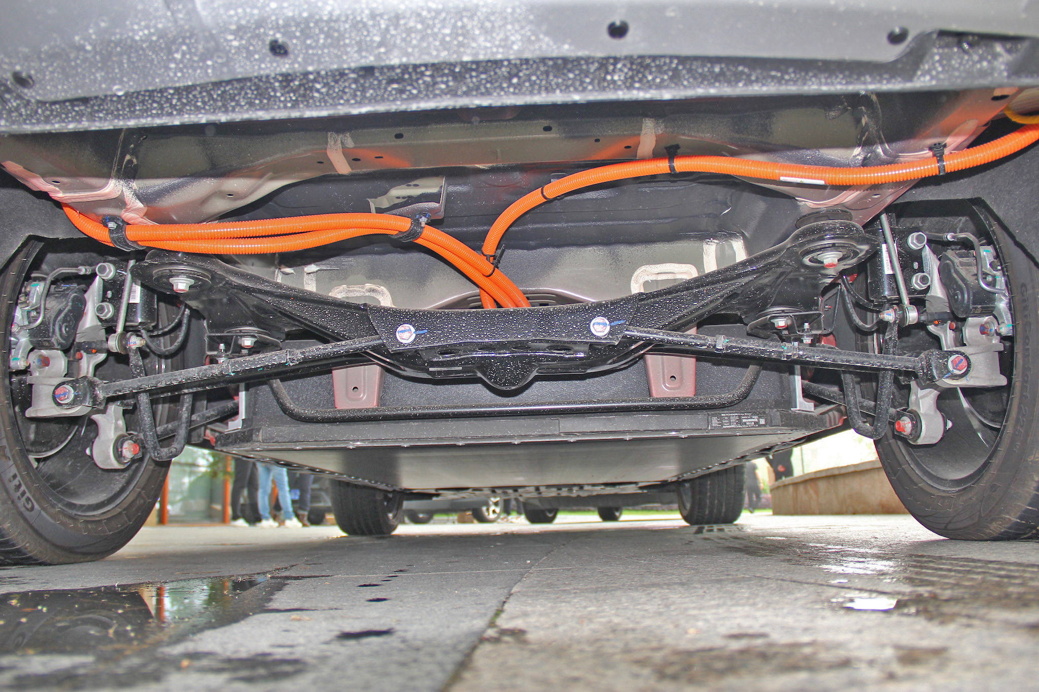 外观很犀利,空间很舒适,续航很抗打,动态体验比亚迪宋plus ev