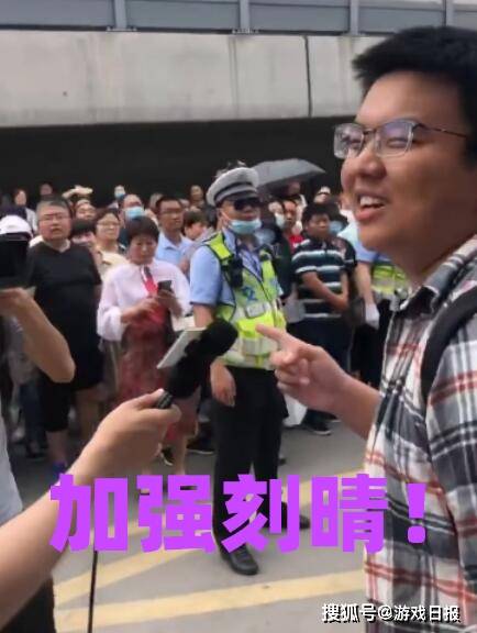 考生|参加高考也不忘老婆，考生受访喊话原神官方，请加强一下刻晴