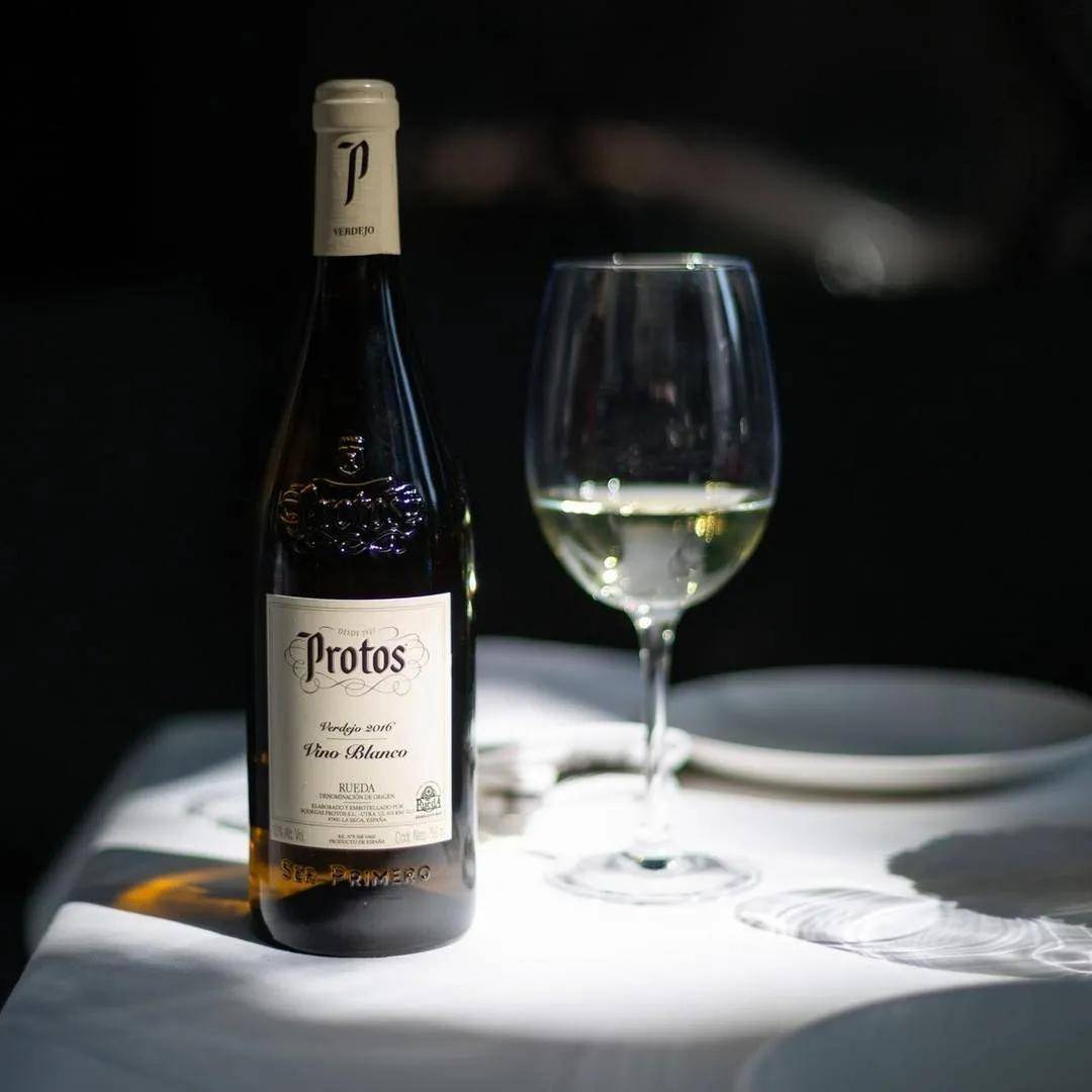 protos酒庄,卢埃达干白这些白葡萄,既带给我长相思式的清凉快乐,又