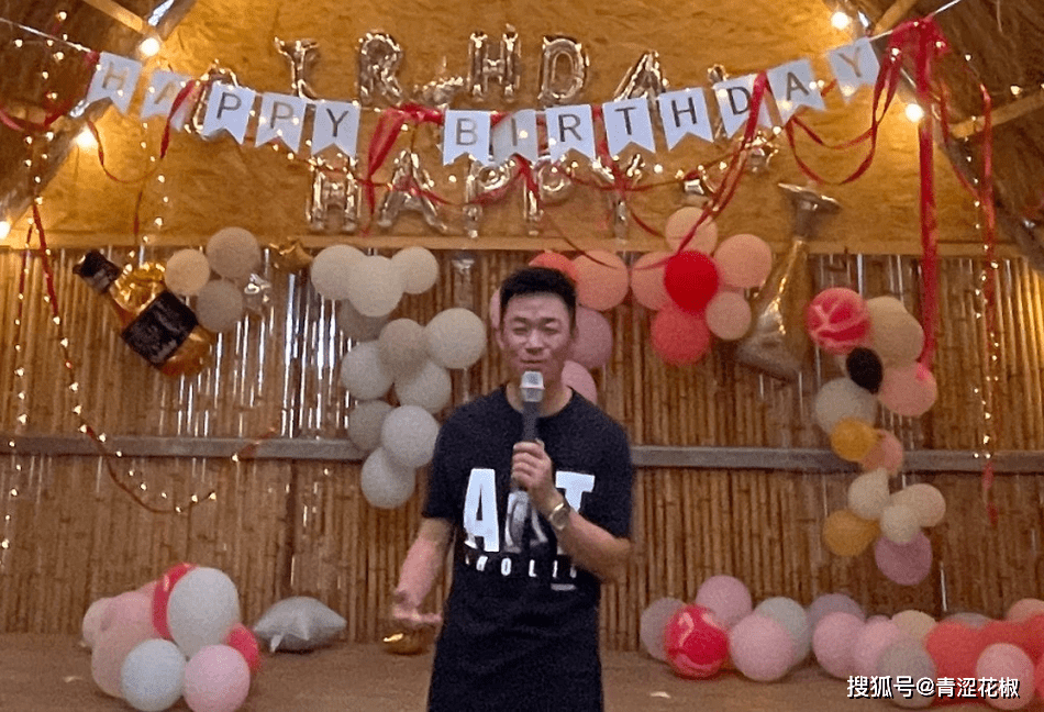 王宝强开户外派对庆39岁生日 现场简单又贴近自然 与员工同乐 明星